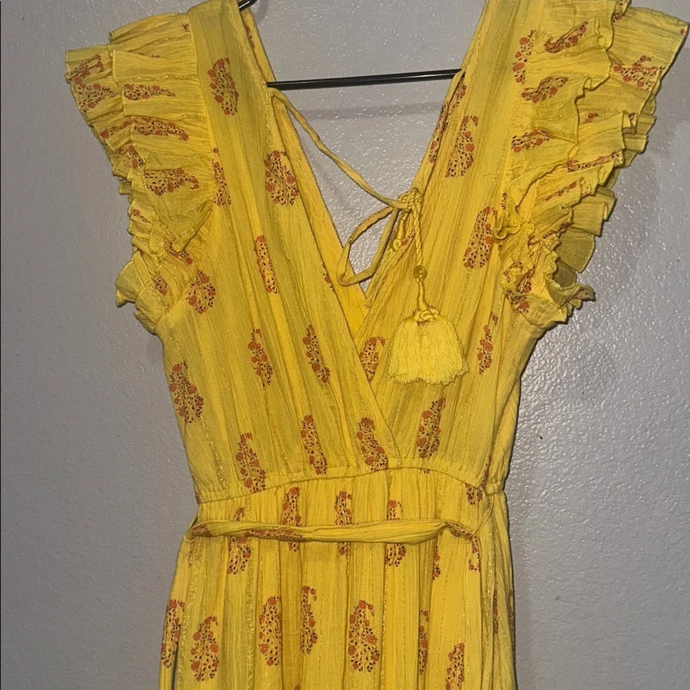 A Loves A Yellow Floral Dress - Picture 6 of 6